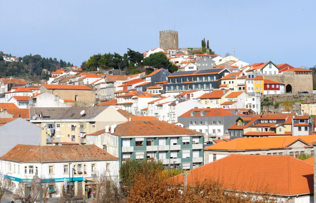  Assembleia Municipal de Lamego aprova orçamento para 2025 - Jornal do Centro