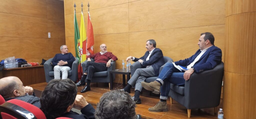  Fernando Seara, Rui Gomes da Silva e Eduardito celebram centenário do Viseu e Benfica - Jornal do Centro