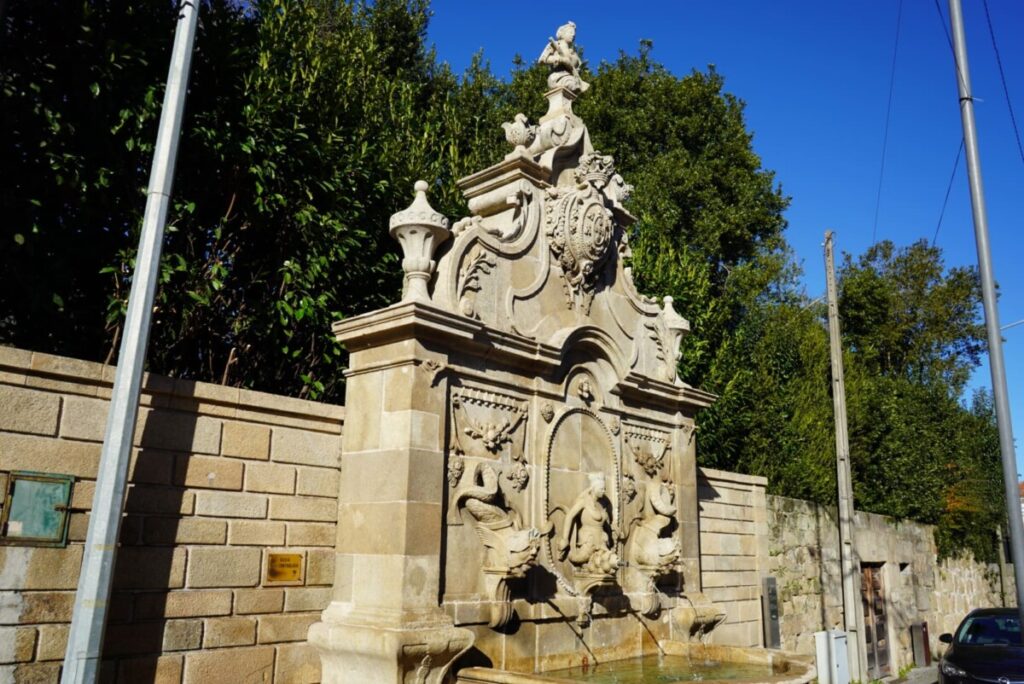  Fonte vandalizada em Tondela restaurada e com nova iluminação - Jornal do Centro