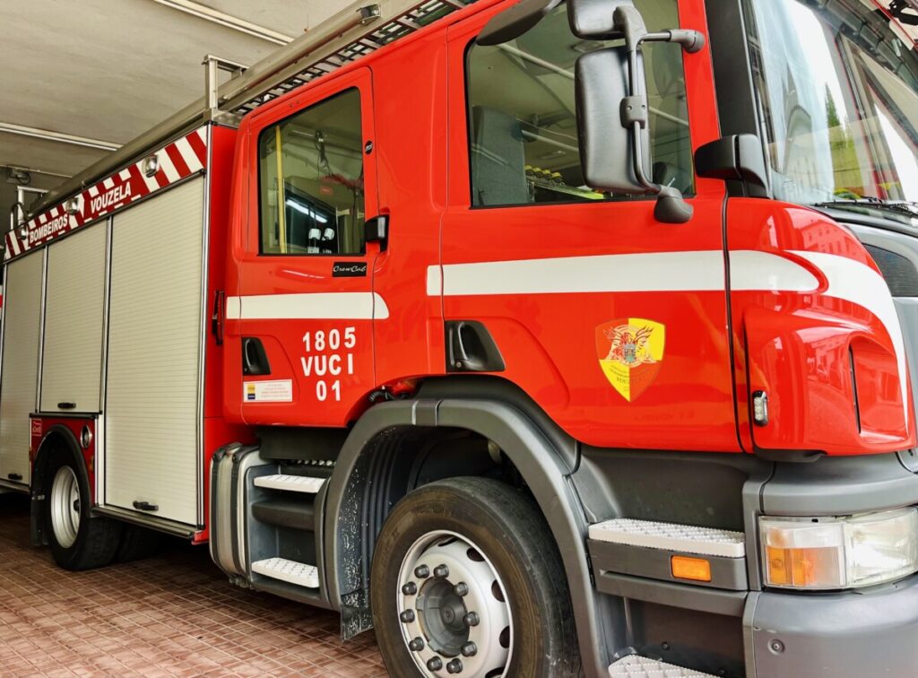  Incêndio deflagra em empresa na Zona Industrial de Vouzela - Jornal do Centro