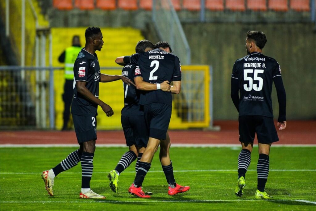  Académico de Viseu vence Oliveirense e fica mais perto da frente - Jornal do Centro