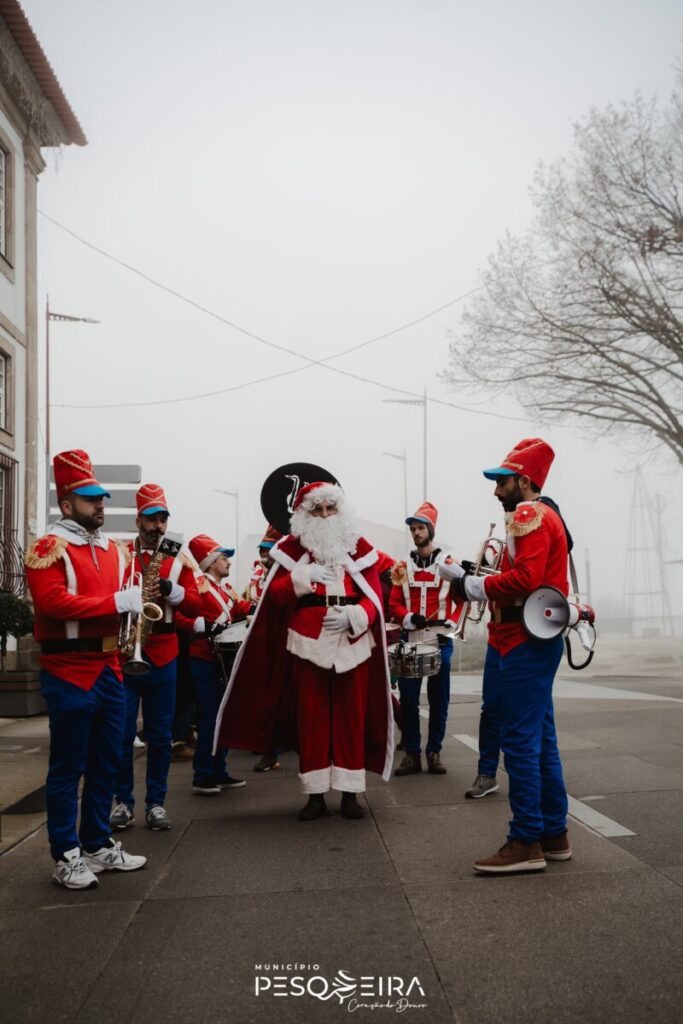  Pai Natal chega a S. João da Pesqueira com Fanfarra de duendes - Jornal do Centro