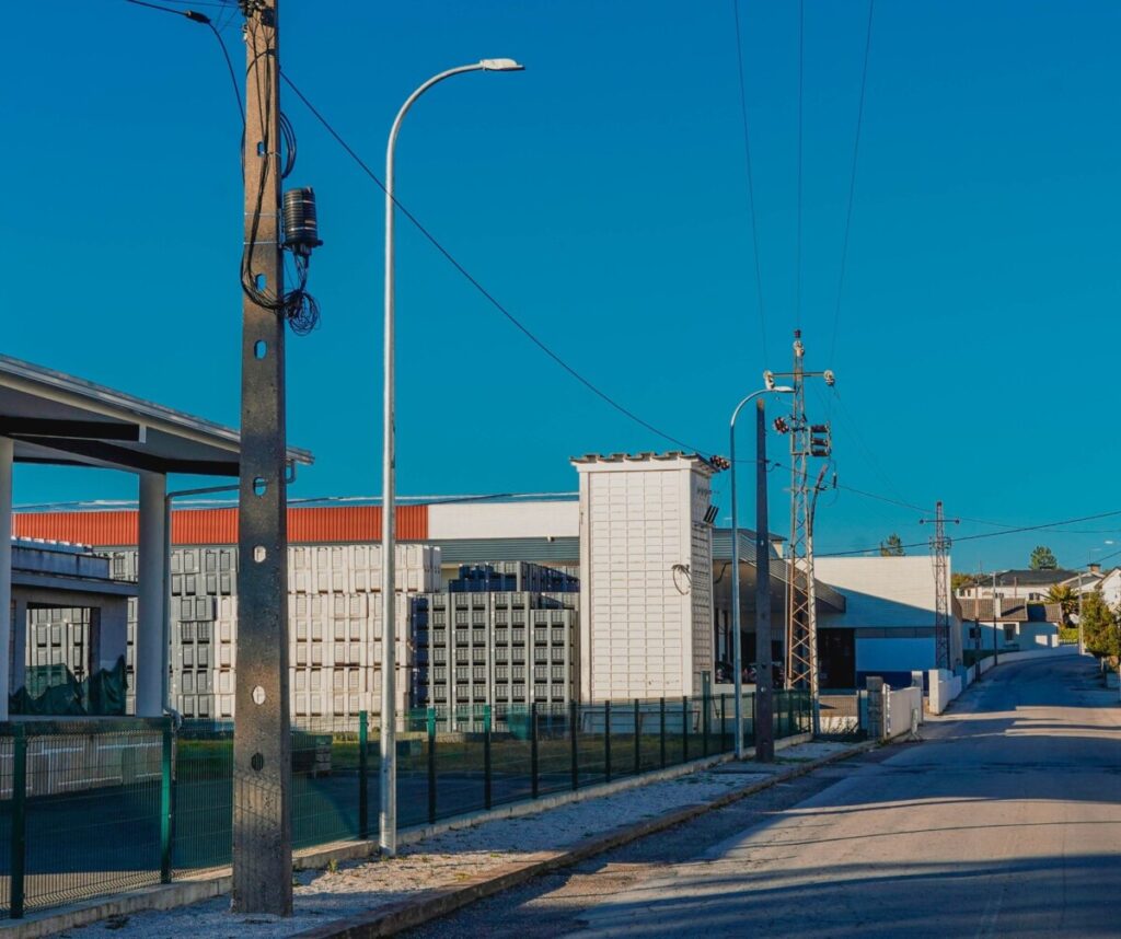  Rede aérea elétrica está a ser retirada em Moimenta da Beira - Jornal do Centro
