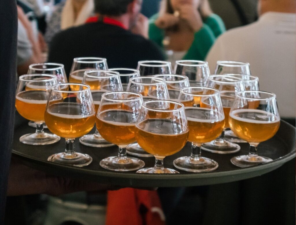  Gosta de cerveja artesanal e música? Coimbra recebe o Praxis Beer Fest em junho - Jornal do Centro