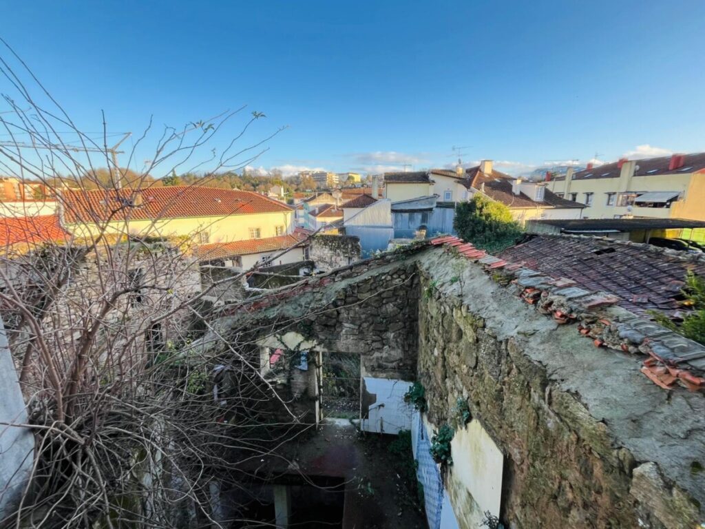  Obra da nova residência de estudantes corta trânsito na Rua do Gonçalinho, em Viseu - Jornal do Centro