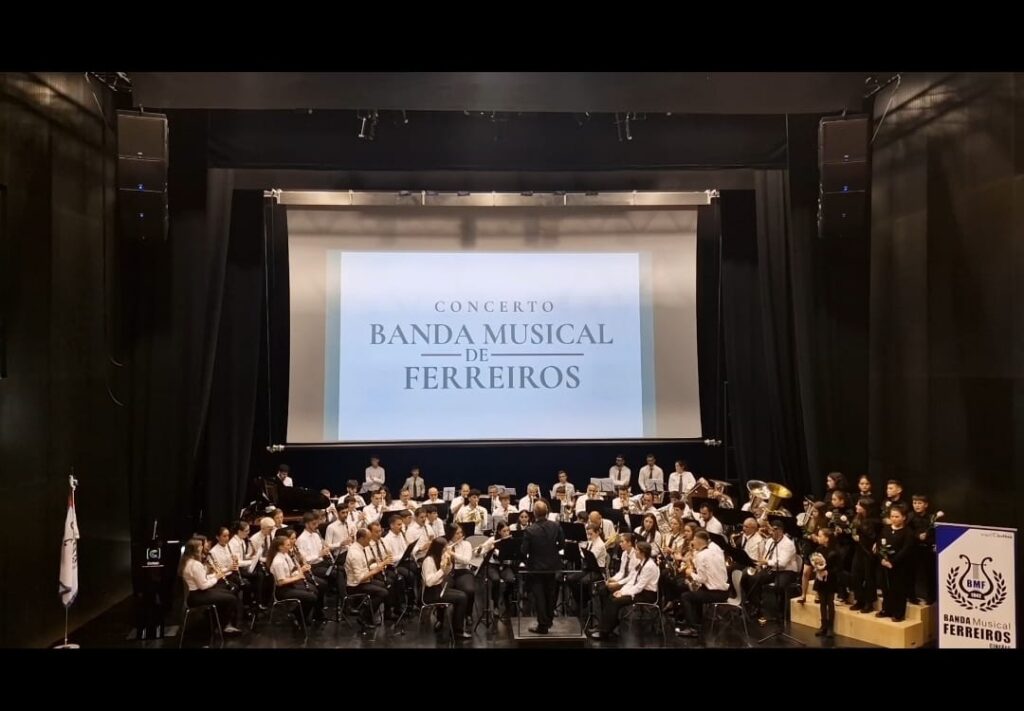 Câmara de Cinfães financia fardas da Banda Musical de Ferreiros - Jornal do Centro