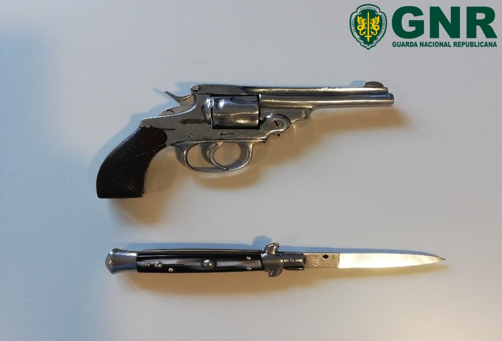  Detido homem com armas proibidas em Oliveira de Frades - Jornal do Centro