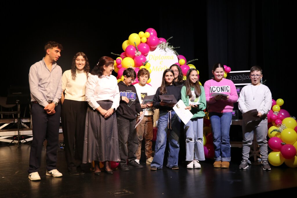  Mais de 20 alunos de Carregal do Sal reconhecidos pelo mérito escolar - Jornal do Centro