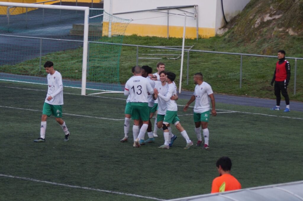  Lamego vence e é o novo líder do Grupo Norte da 1ª Divisão distrital de Viseu - Jornal do Centro