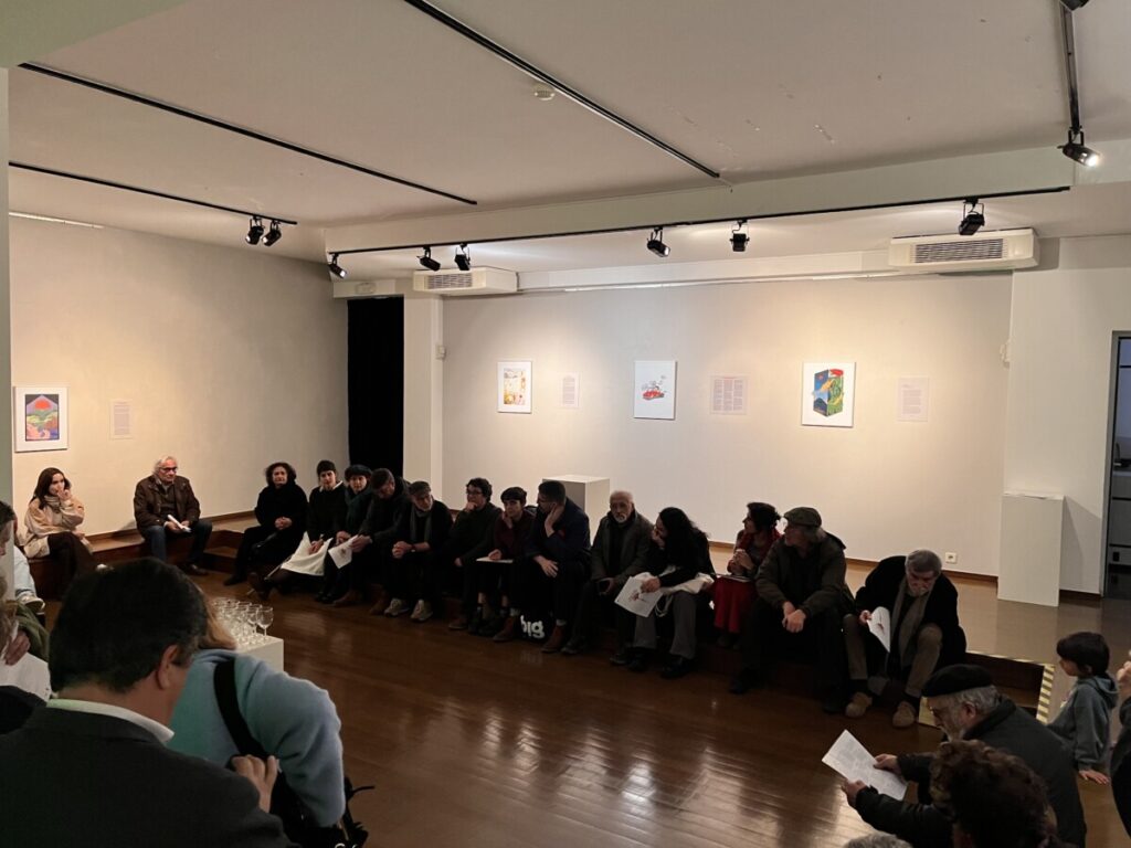  Há uma exposição na ACERT que “oferece durabilidade e consistência às celebrações” do 25 de Abril - Jornal do Centro