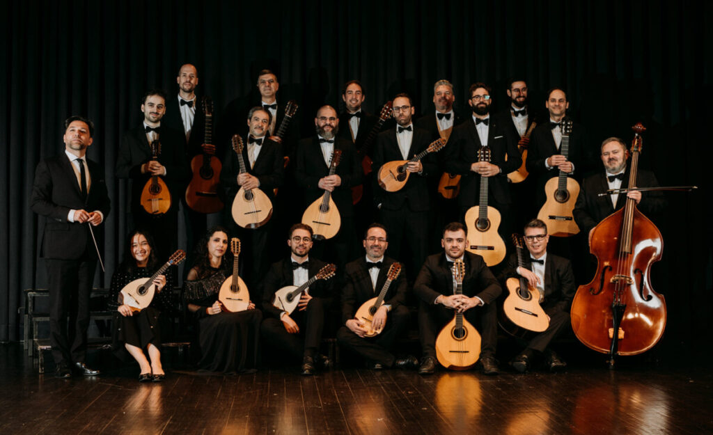  Lamego: Teatro Ribeiro Conceição recebe estreia mundial de projeto da Orquestra de Guitarras e Bandolins - Jornal do Centro