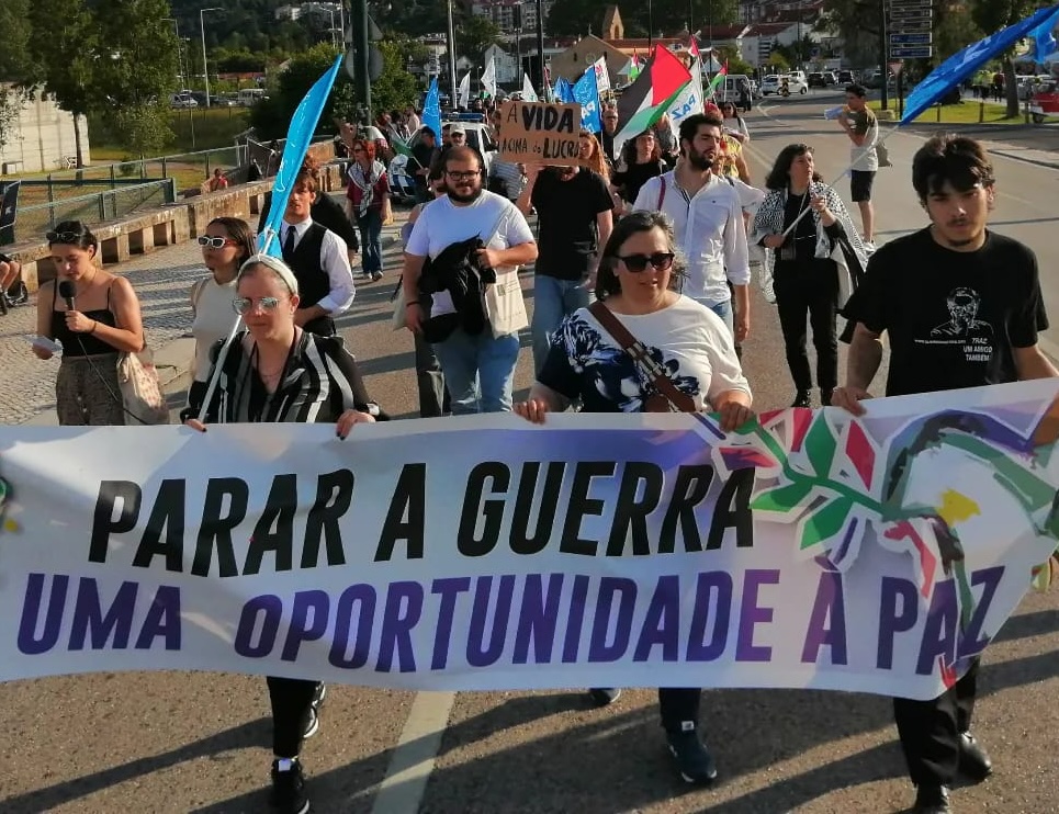  Em Viseu, prepara-se manifestação pela Paz em Lisboa com produção de cartazes e faixas - Jornal do Centro