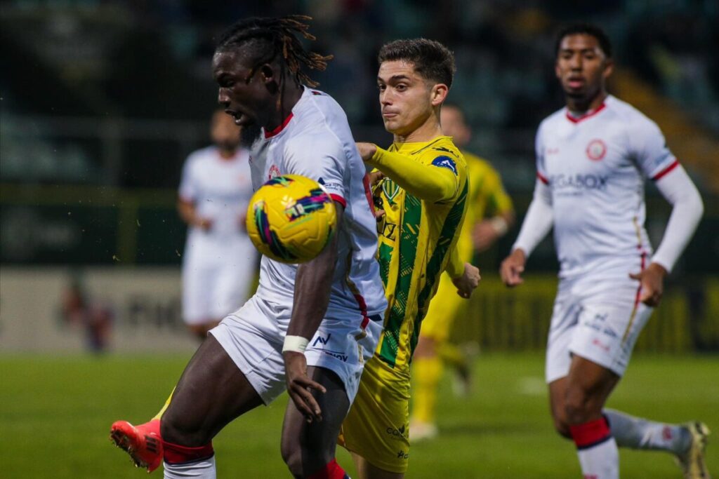  Tondela sofre primeira derrota na II Liga na receção à União de Leiria - Jornal do Centro
