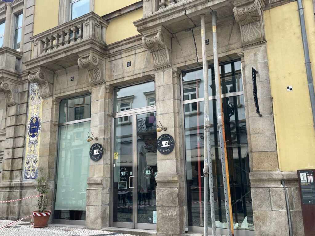  De porta fechada, proprietário de café em Viseu lamenta silêncio das entidades - Jornal do Centro