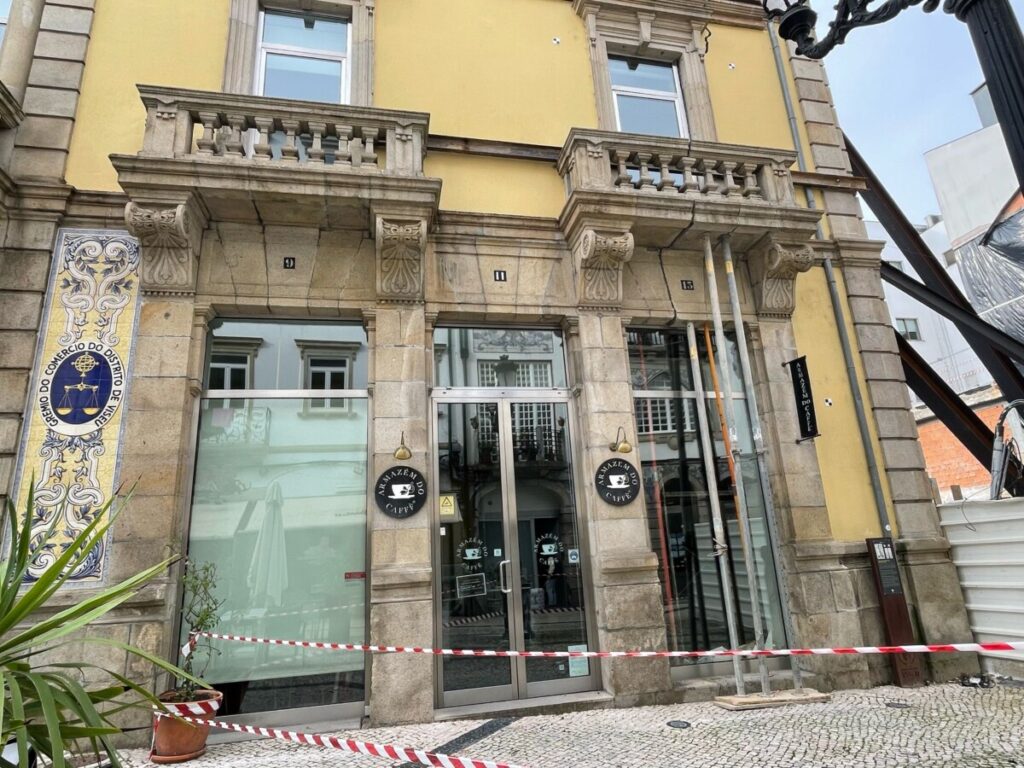  De porta fechada, proprietário de café em Viseu lamenta silêncio das entidades - Jornal do Centro