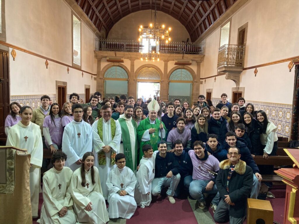  Jovens da Universidade do Porto concluem missão religiosa em Nelas - Jornal do Centro