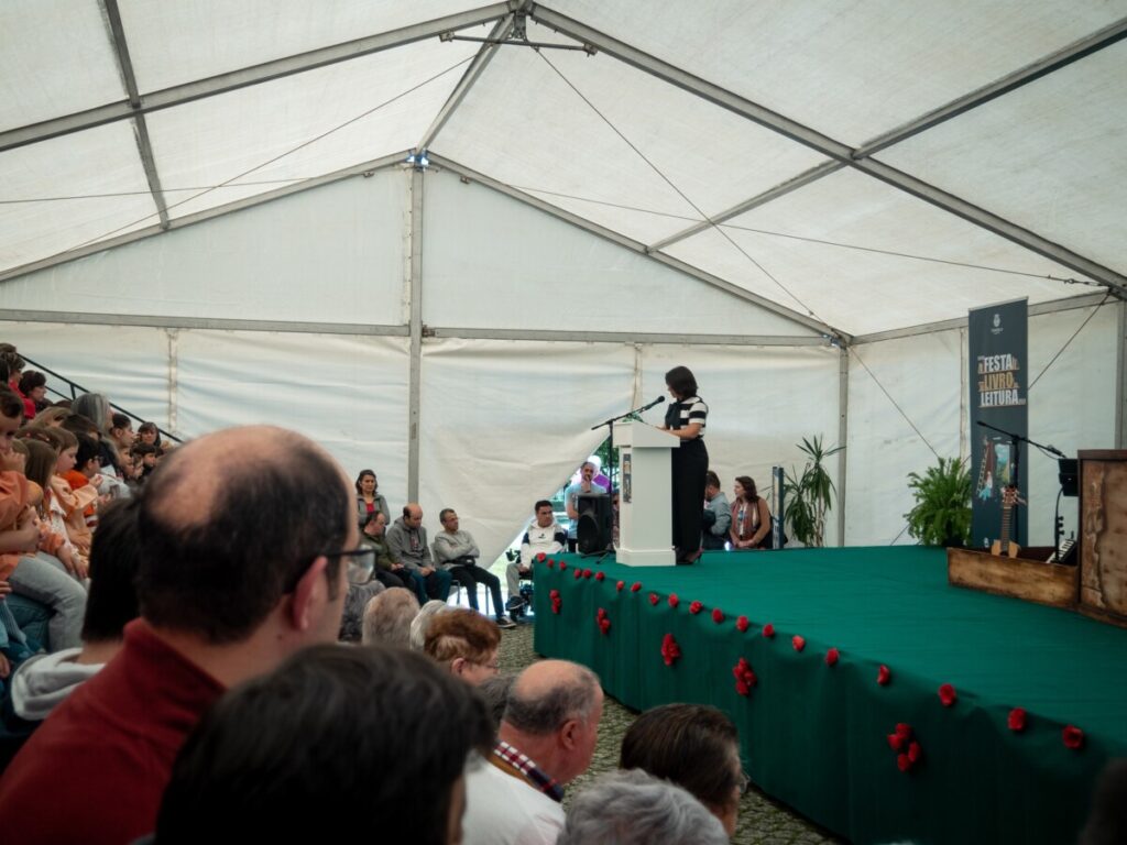  Pedro Chagas Freitas e José Milhazes na Festa do Livro e da Leitura de Tondela - Jornal do Centro