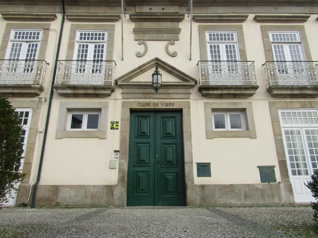  O Clube de Viseu que transporta qualquer visitante para um grémio inglês do século XIX - Jornal do Centro
