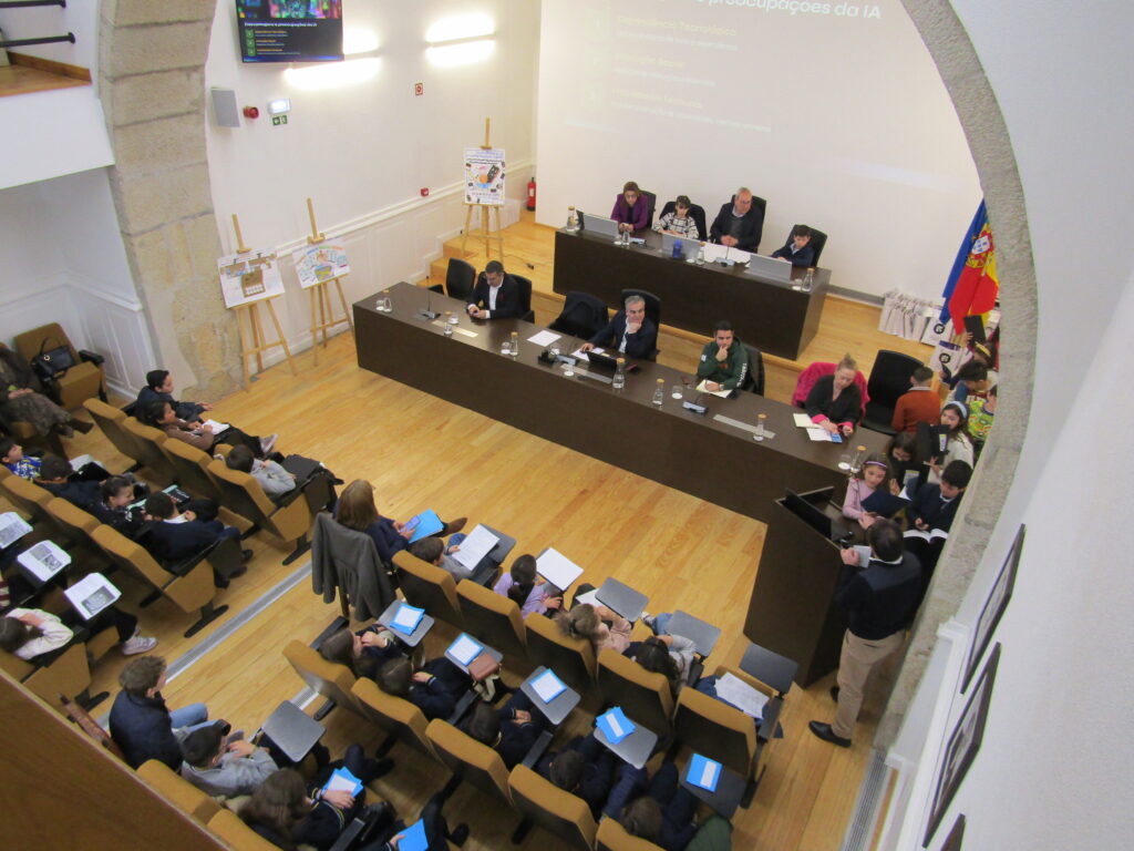  Alunos de Viseu foram deputados por um dia para debater as Tecnologias de Informação - Jornal do Centro