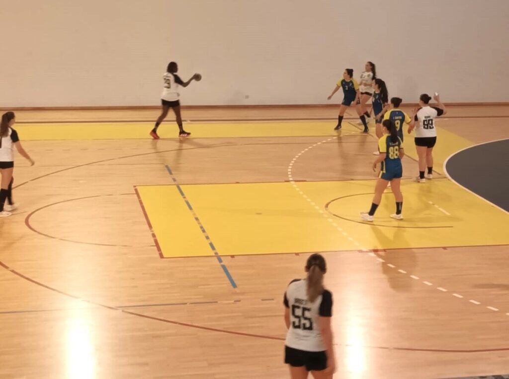  Andebol feminino: Lusitano FCV ganha em casa contra o S. Félix da Marinha e assume o 2º lugar no grupo - Jornal do Centro