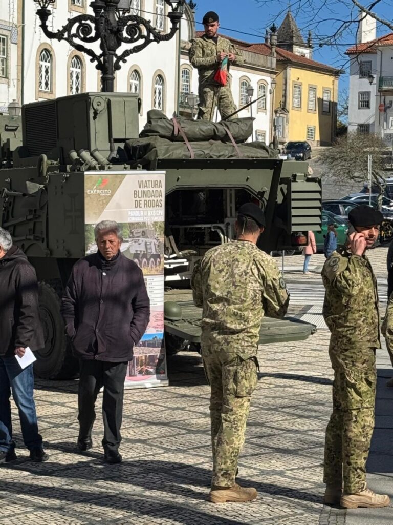  RI14: Exército “monta guarda” no Rossio, em Viseu - Jornal do Centro