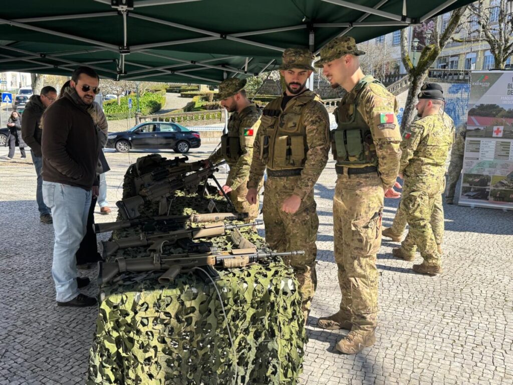  RI14: Exército “monta guarda” no Rossio, em Viseu - Jornal do Centro