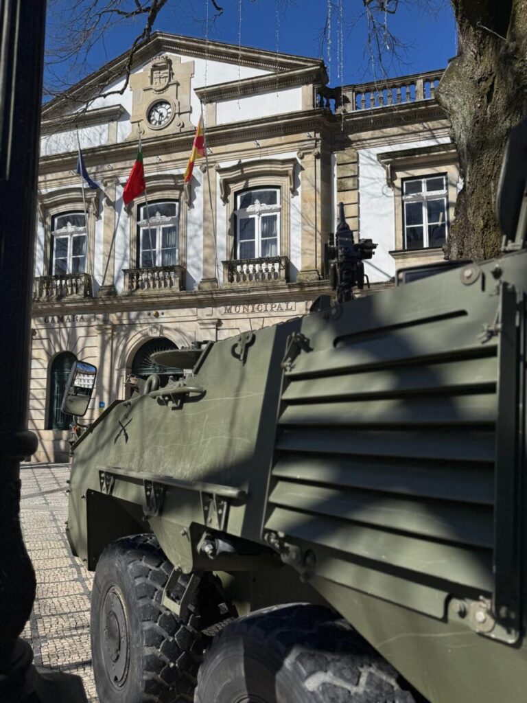  RI14: Exército “monta guarda” no Rossio, em Viseu - Jornal do Centro