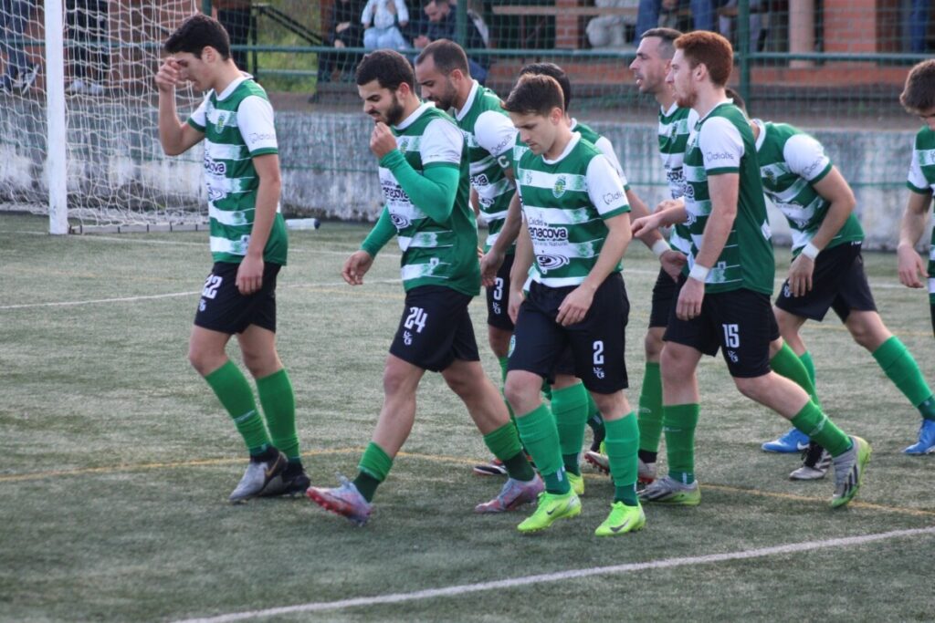  Vale de Açores vence e lidera luta pela subida à Divisão de Honra de Viseu - Jornal do Centro