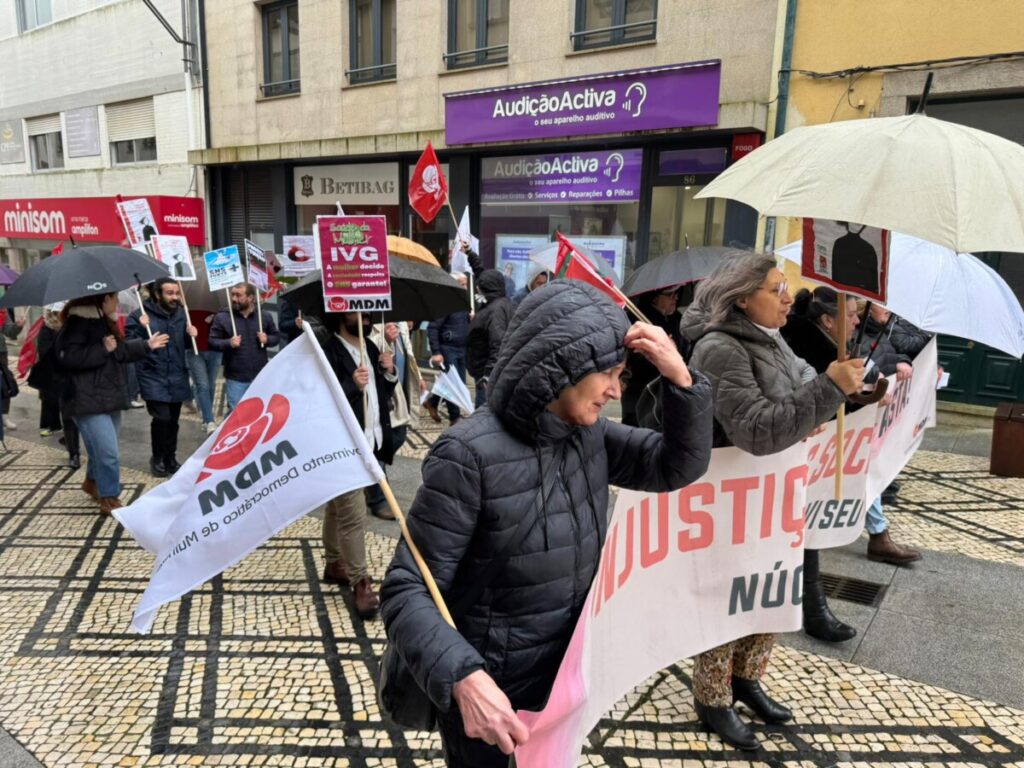  Nem a chuva evitou que os direitos das mulheres se ouvissem em Viseu - Jornal do Centro
