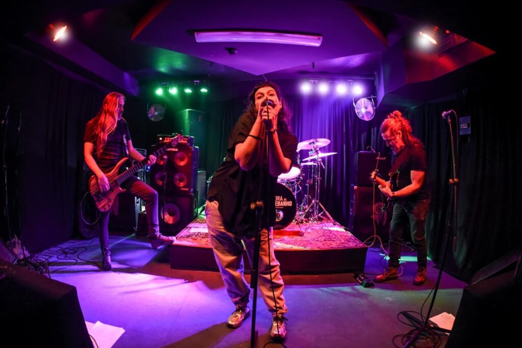  “Noir Déluge”, álbum de estreia de Spiral Sputnik, leva os ouvintes a uma “viagem” através da música - Jornal do Centro