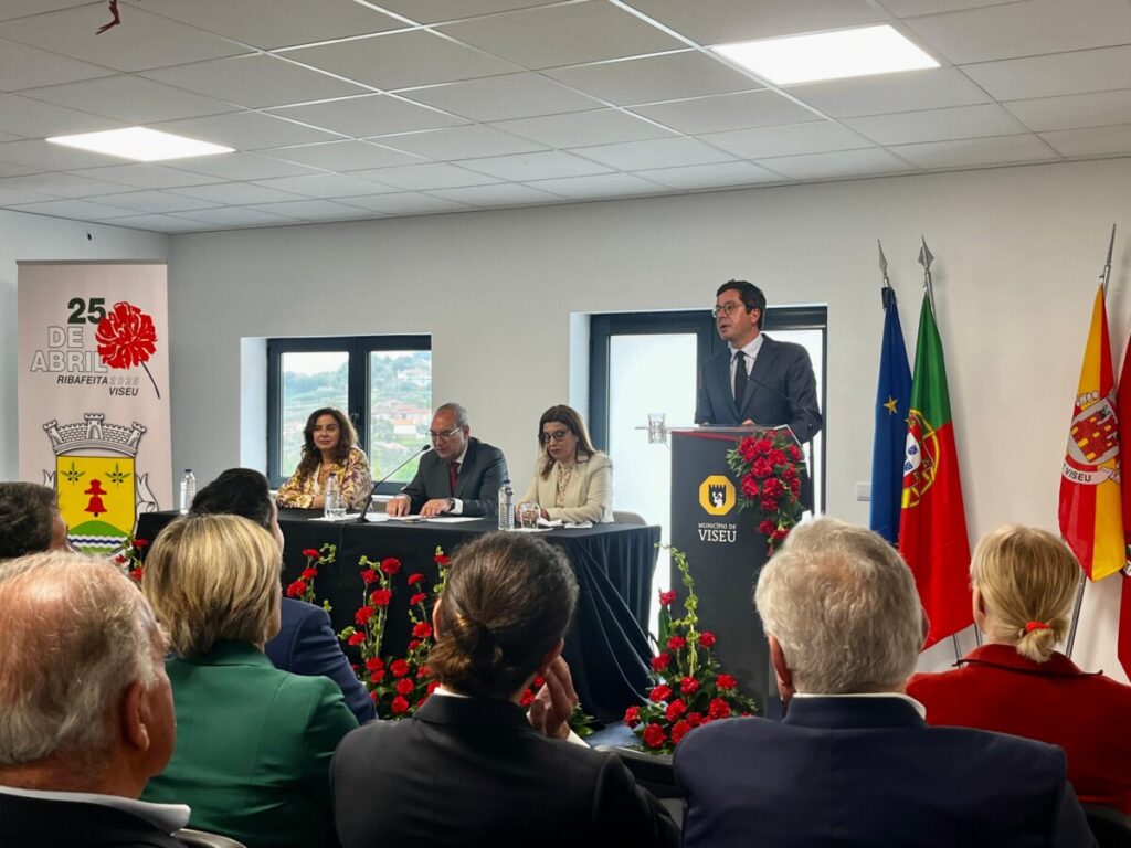  25 de Abril: Democracia, poder local e novos desafios marcam sessão solene da Assembleia Municipal de Viseu - Jornal do Centro