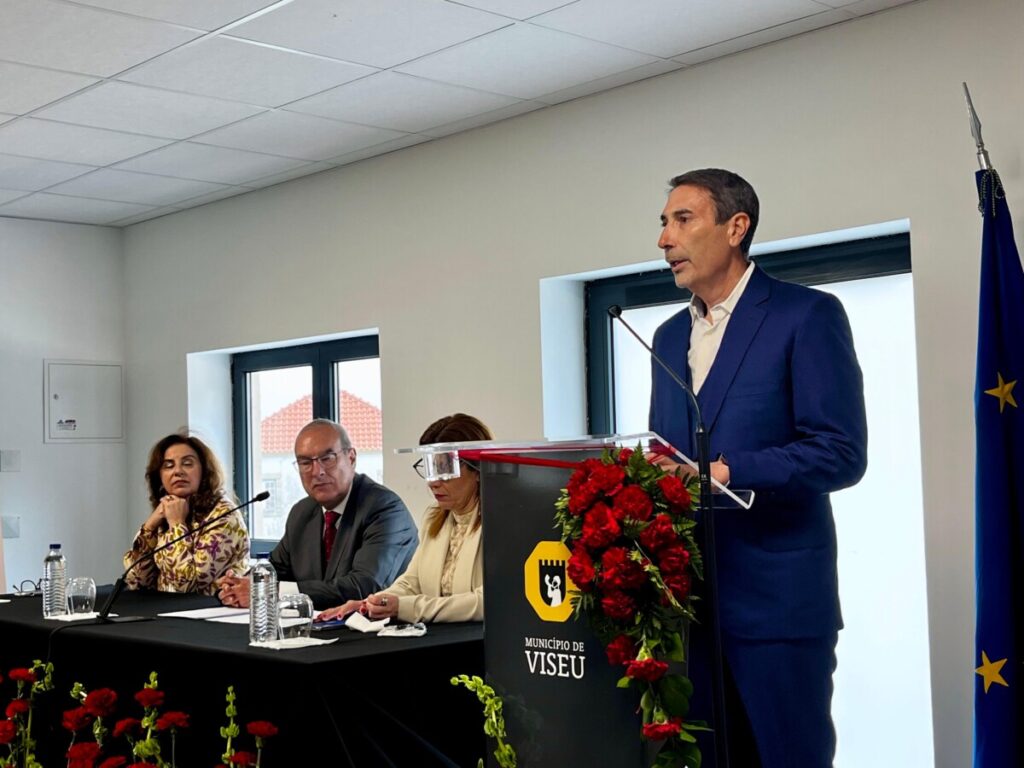  25 de Abril: Democracia, poder local e novos desafios marcam sessão solene da Assembleia Municipal de Viseu - Jornal do Centro