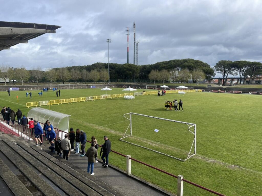  Páscoa em Nelas volta a ser assinalada com centenas de jovens atletas num torneio de futebol de formação - Jornal do Centro