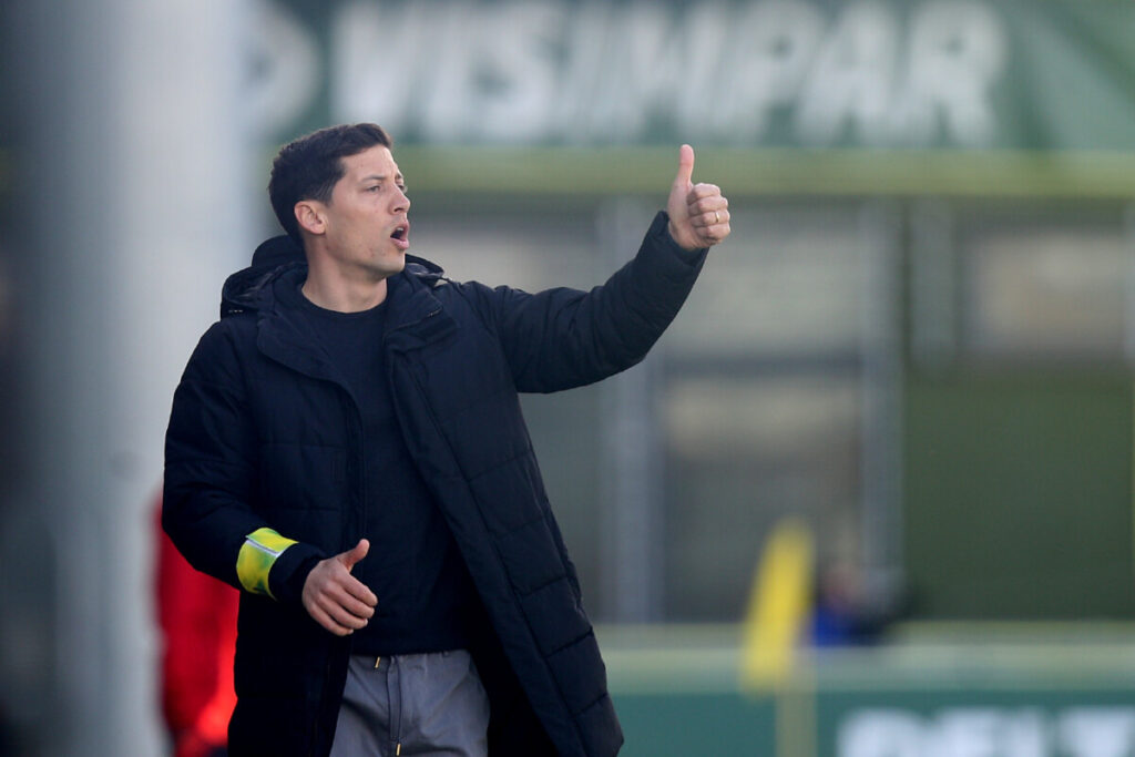  Treinador do Tondela quer estádio cheio para embalar equipa para a vitória - Jornal do Centro
