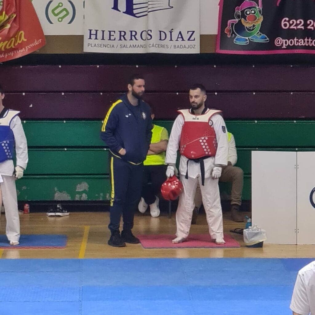  Open em Espanha foi de ouro para mestre do Taekwondo Clube do Dão - Jornal do Centro