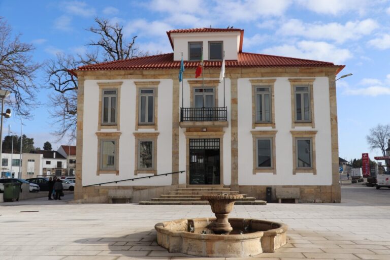 Câmara Vila Nova de Paiva