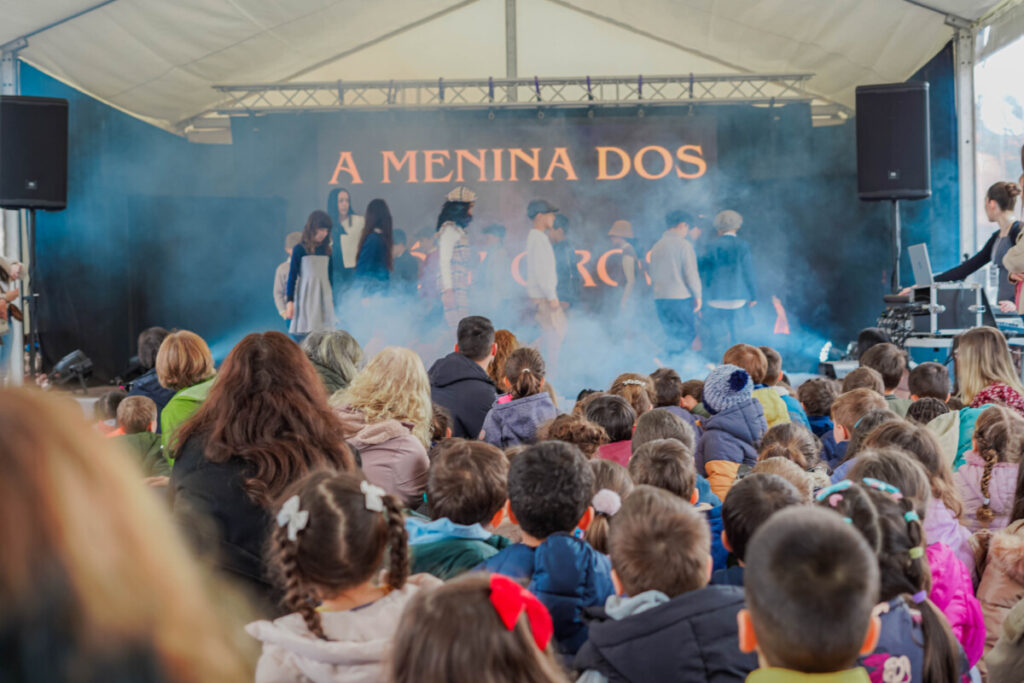  Feira do Livro de Moimenta da Beira com “grande afluência” - Jornal do Centro