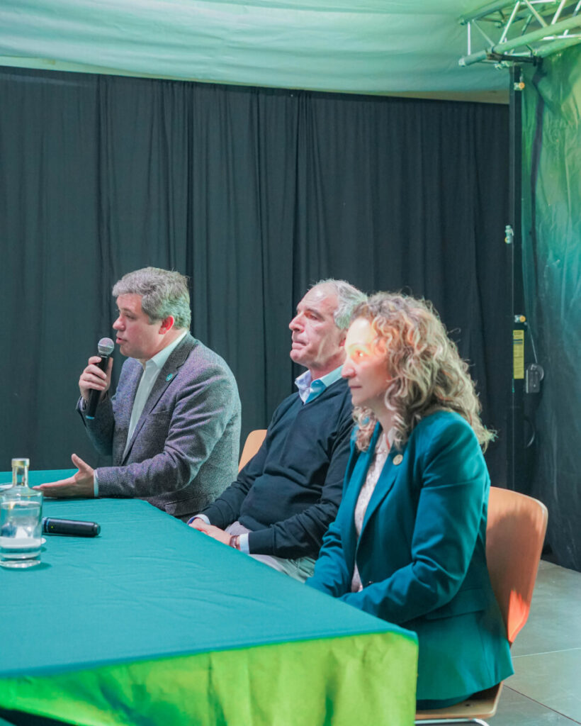  Feira do Livro de Moimenta da Beira com “grande afluência” - Jornal do Centro