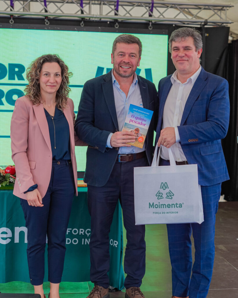 Feira do Livro de Moimenta da Beira com “grande afluência” - Jornal do Centro