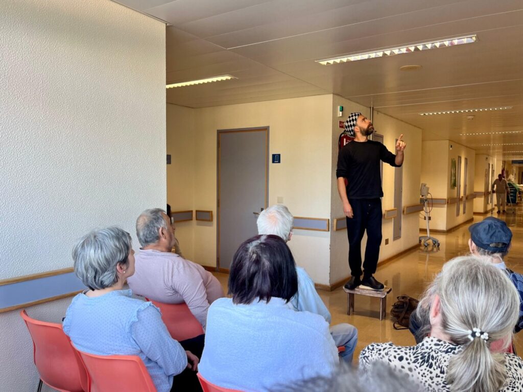  Durante um dia, livros e histórias foram a receita no hospital de Viseu - Jornal do Centro
