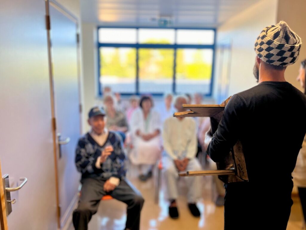  Durante um dia, livros e histórias foram a receita no hospital de Viseu - Jornal do Centro