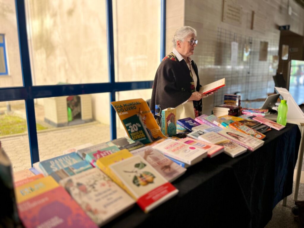  Durante um dia, livros e histórias foram a receita no hospital de Viseu - Jornal do Centro