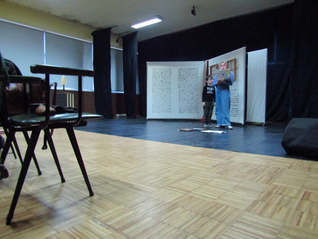  “Olhar que não vê” é a nova peça da ZunZum, que cria atores em ComUnidade - Jornal do Centro