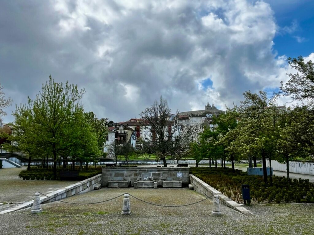  Rossio da Ribeira: Junto ao Pavia, com um chafariz de “emselentes agoas” e local de Feira Franca - Jornal do Centro