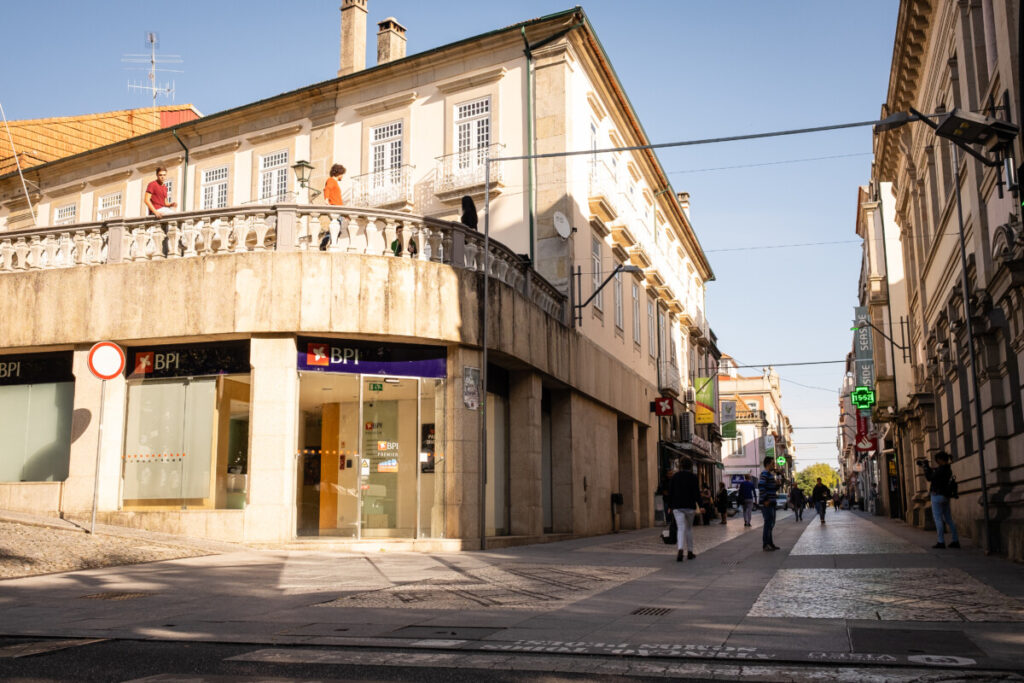  No Dia Nacional dos Cafés Históricos, percorremos Viseu e revisitamos o Horta, a Santos e a Versailles - Jornal do Centro