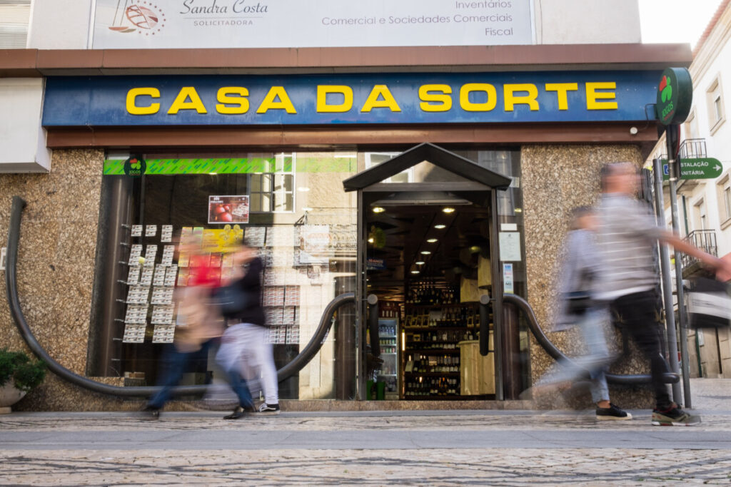  No Dia Nacional dos Cafés Históricos, percorremos Viseu e revisitamos o Horta, a Santos e a Versailles - Jornal do Centro