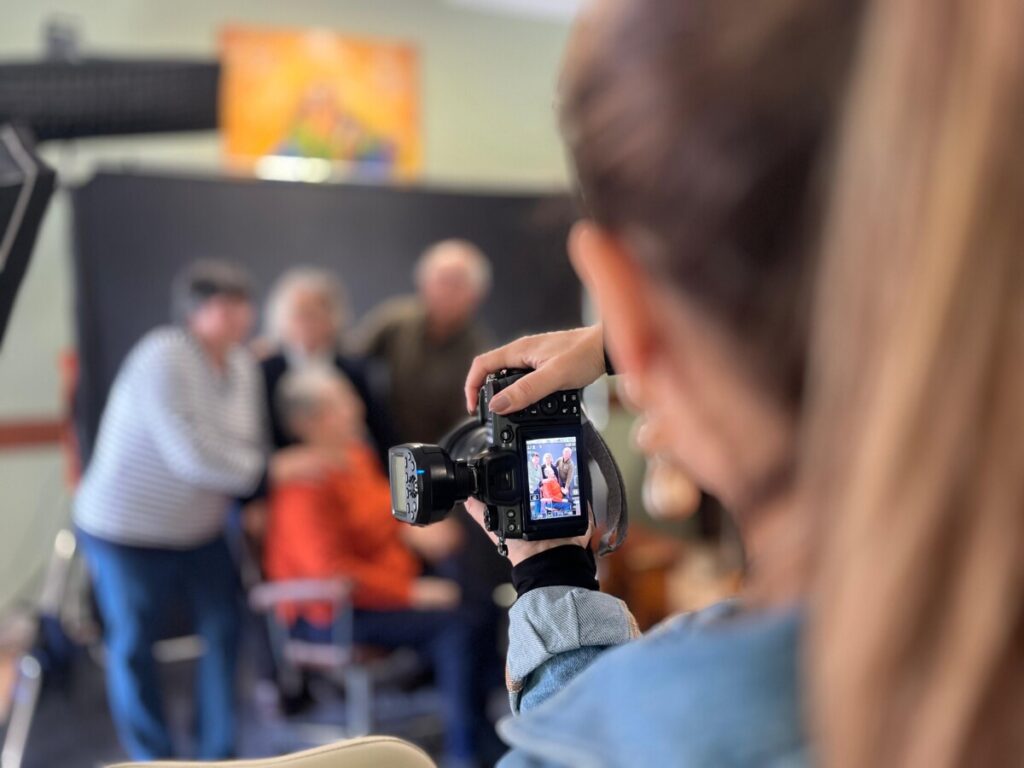  Idosos de Viseu posam para a fotografia numa iniciativa que valoriza a terceira idade - Jornal do Centro