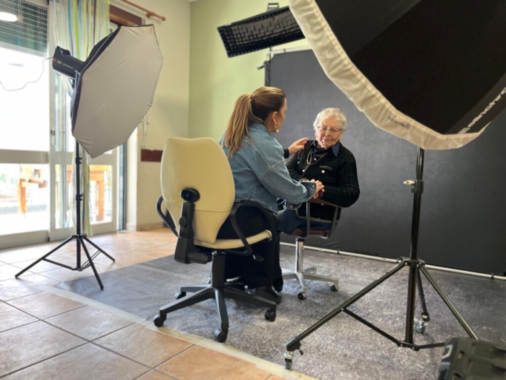  Idosos de Viseu posam para a fotografia numa iniciativa que valoriza a terceira idade - Jornal do Centro