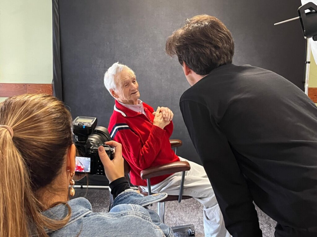  Idosos de Viseu posam para a fotografia numa iniciativa que valoriza a terceira idade - Jornal do Centro