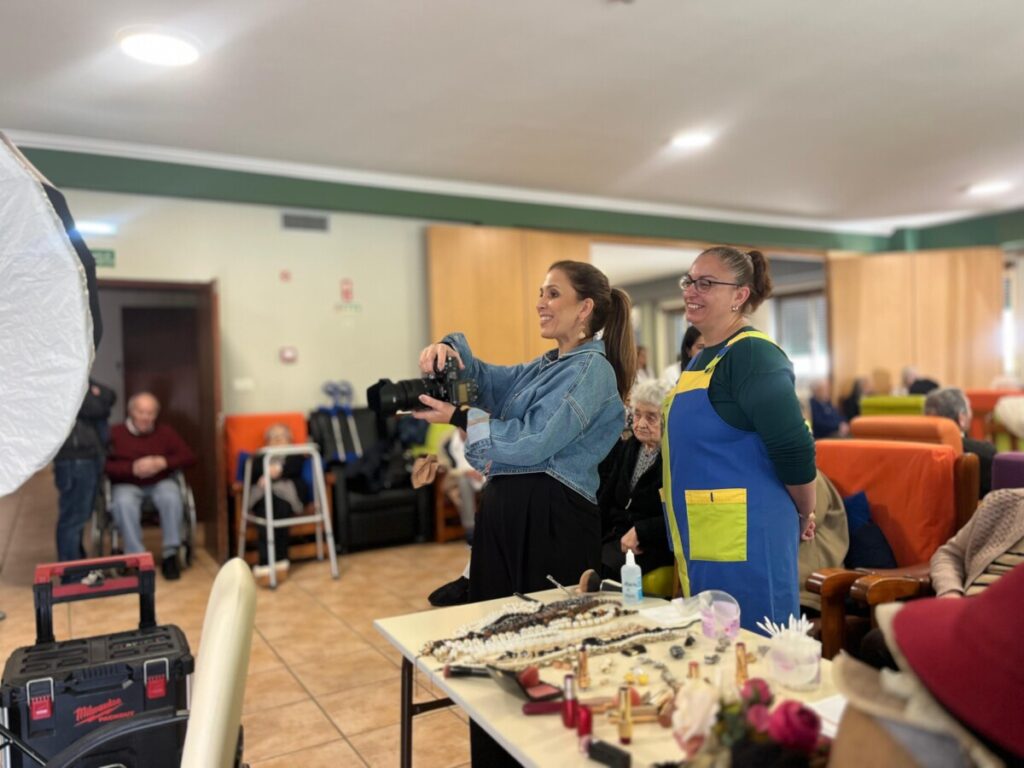  Idosos de Viseu posam para a fotografia numa iniciativa que valoriza a terceira idade - Jornal do Centro